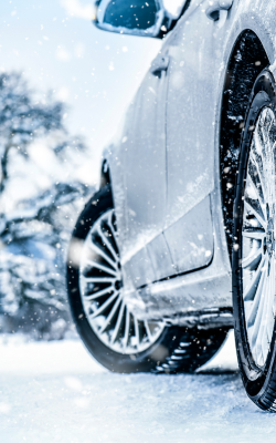 Illustrer notre flash SST qui concerne la prévention des risques routiers liés à la conduite par temps de neige.